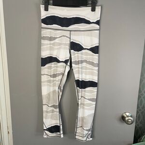 Lululemon Womens True Self Crop Leggings Bleacher Stripe White Black **READ**